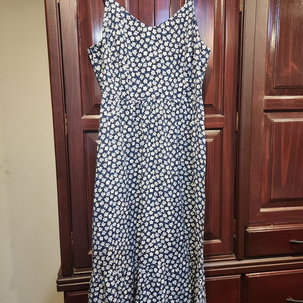 Old Navy Blue and White Floral Midi Dress, size large.